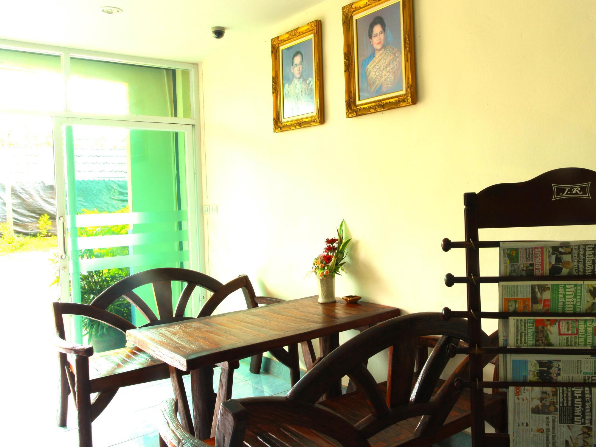 Krabi Grand Place Hotel Buitenkant foto