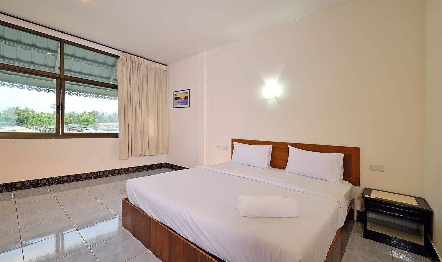 Krabi Grand Place Hotel Buitenkant foto